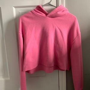 Blue notes. Pink cropped hoodie.